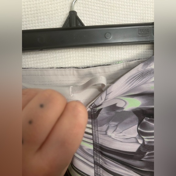 Lululemon Hotty Hot High-Rise Short 4" *Special Edition - Picture 8 of 9